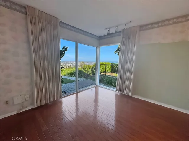 19 Surrey Lane, Rancho Palos Verdes, California 90275