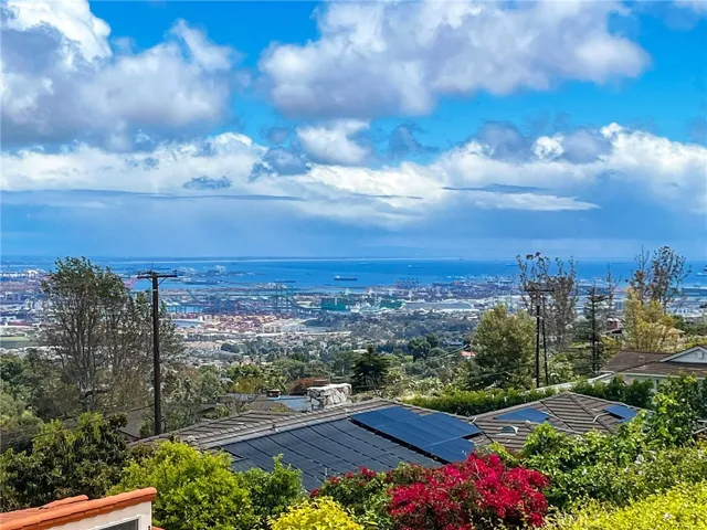19 Surrey Lane, Rancho Palos Verdes, California 90275