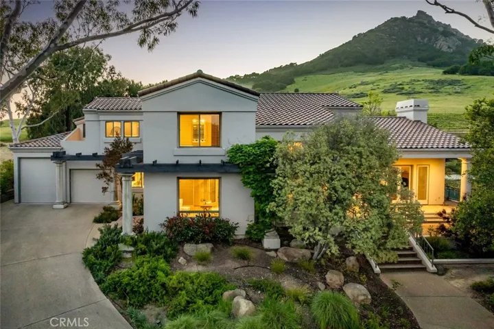327 Los Cerros with Bishop Peak