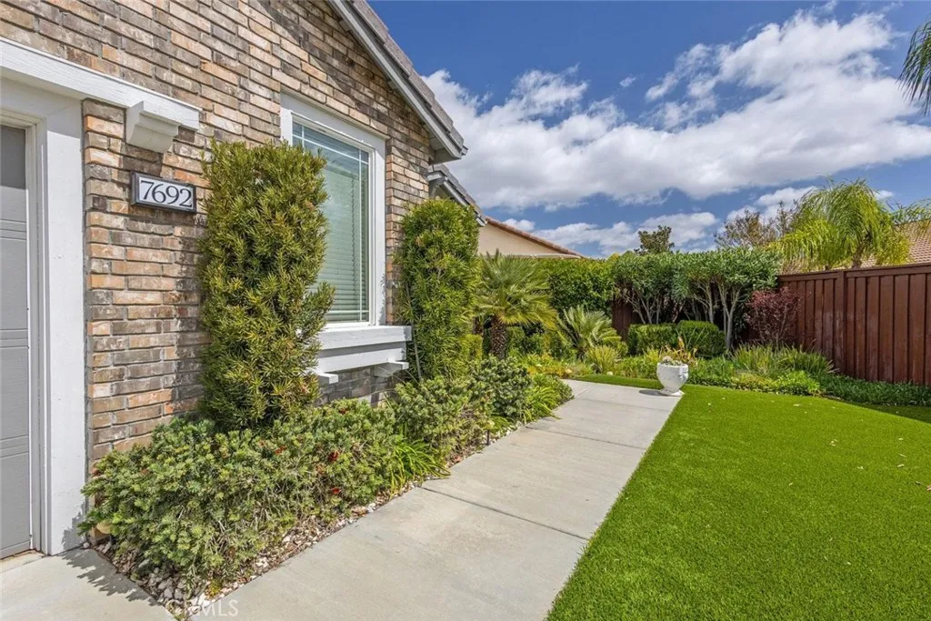 7692 Dutra Drive, Hemet, California 92545 home-pic-4