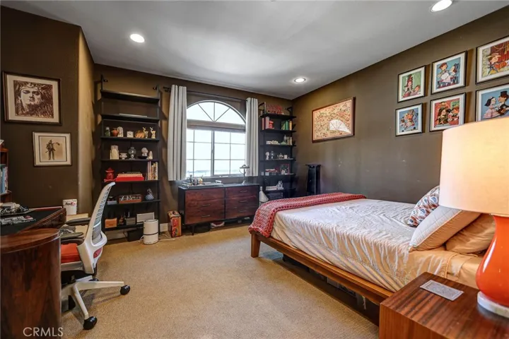 East bedroom w/ a home office