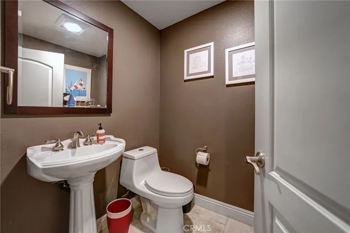 Guest bath / powder room