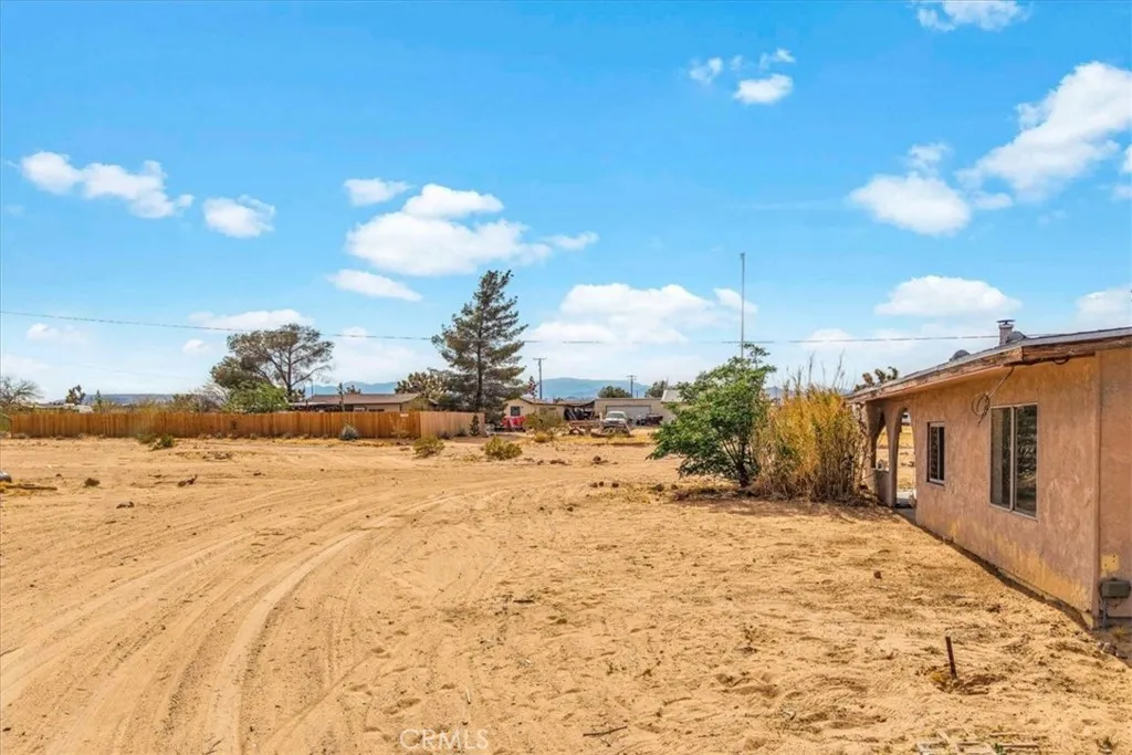59724 Stearman Road, Landers, California 92285 home-pic-28