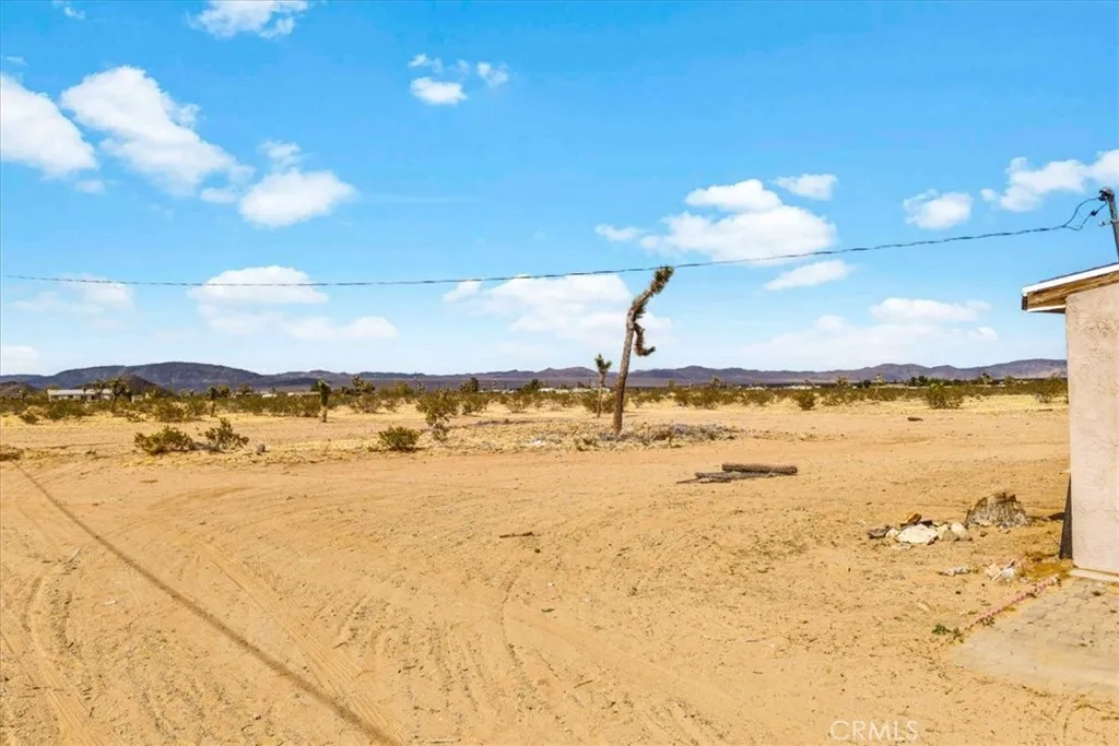 59724 Stearman Road, Landers, California 92285 home-pic-35
