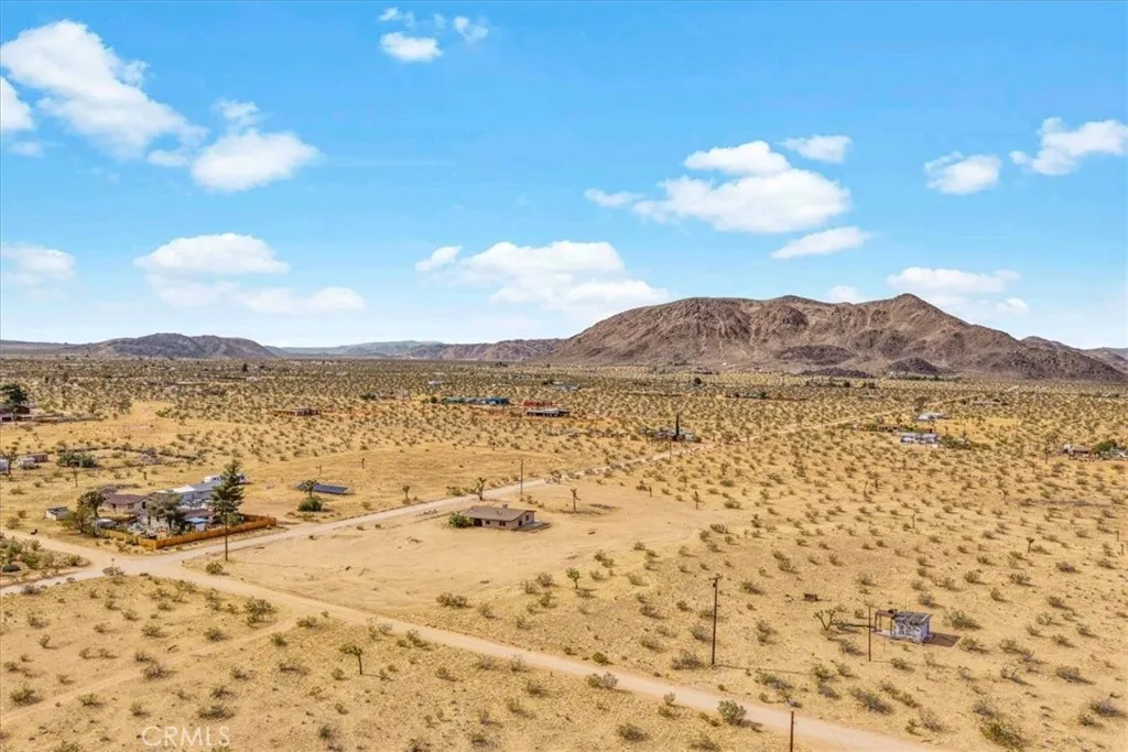 59724 Stearman Road, Landers, California 92285 home-pic-24