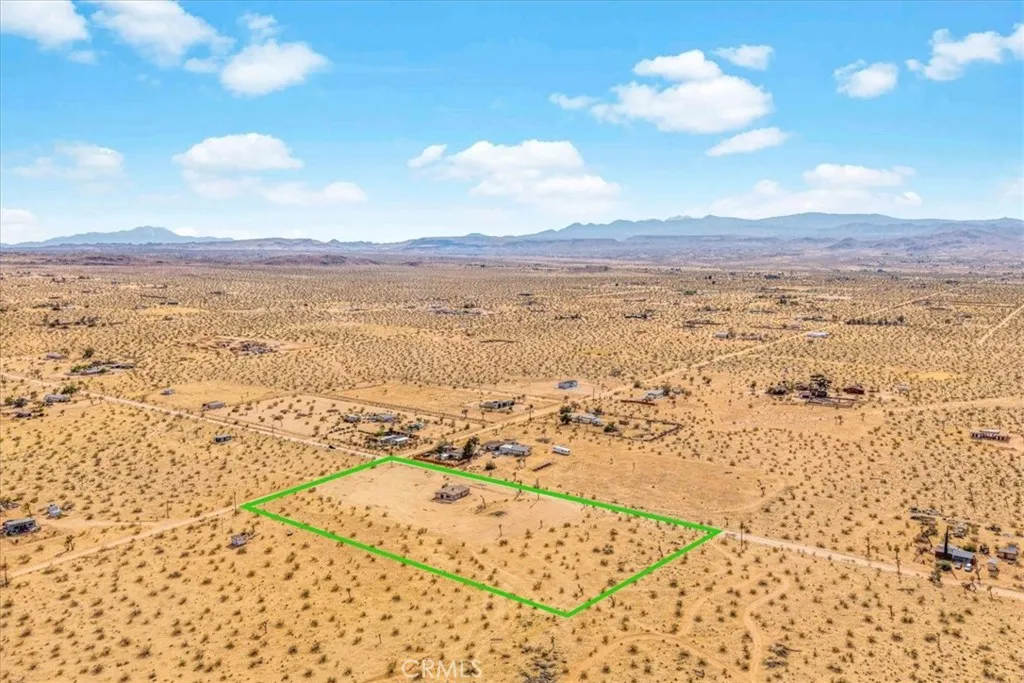 59724 Stearman Road, Landers, California 92285 home-pic-16