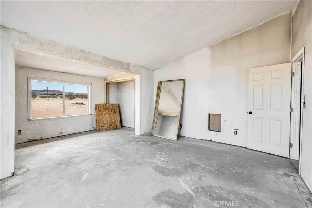 59724 Stearman Road, Landers, California 92285 home-pic-4
