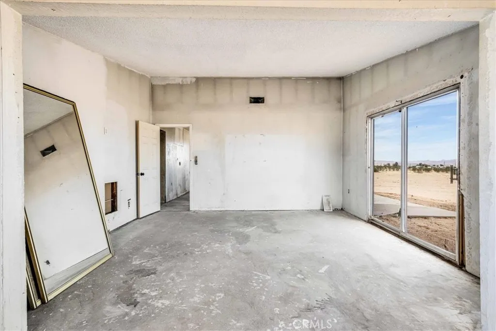 59724 Stearman Road, Landers, California 92285 home-pic-5