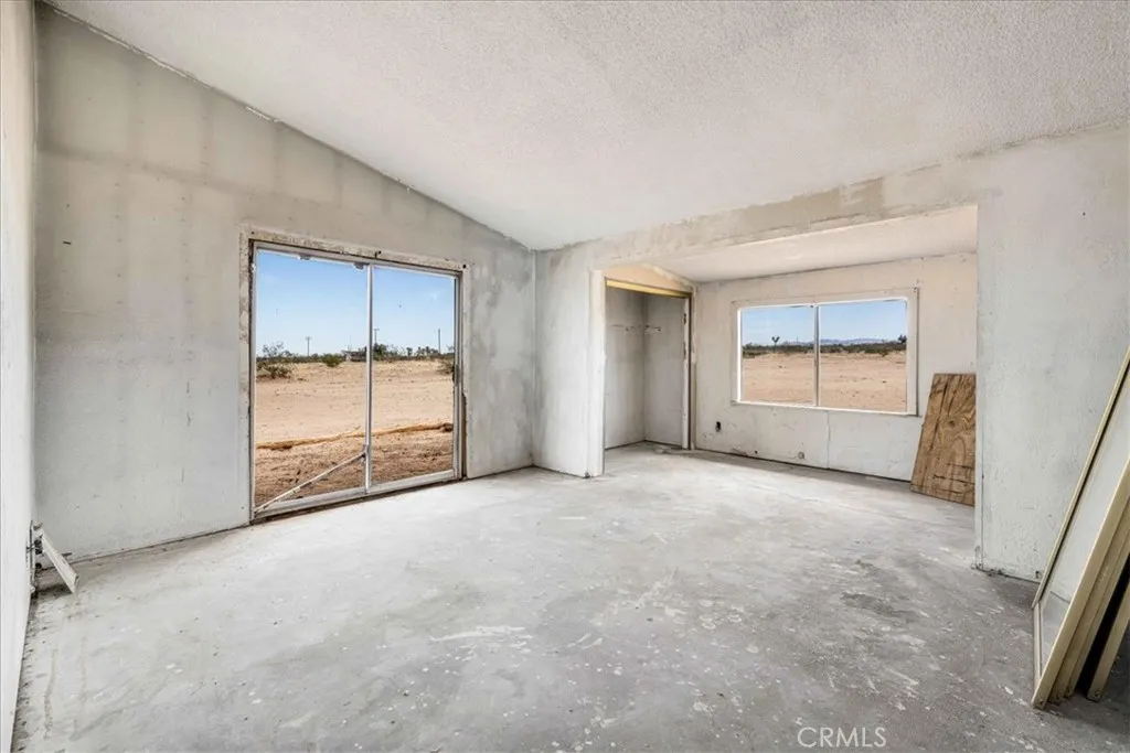 59724 Stearman Road, Landers, California 92285 home-pic-3