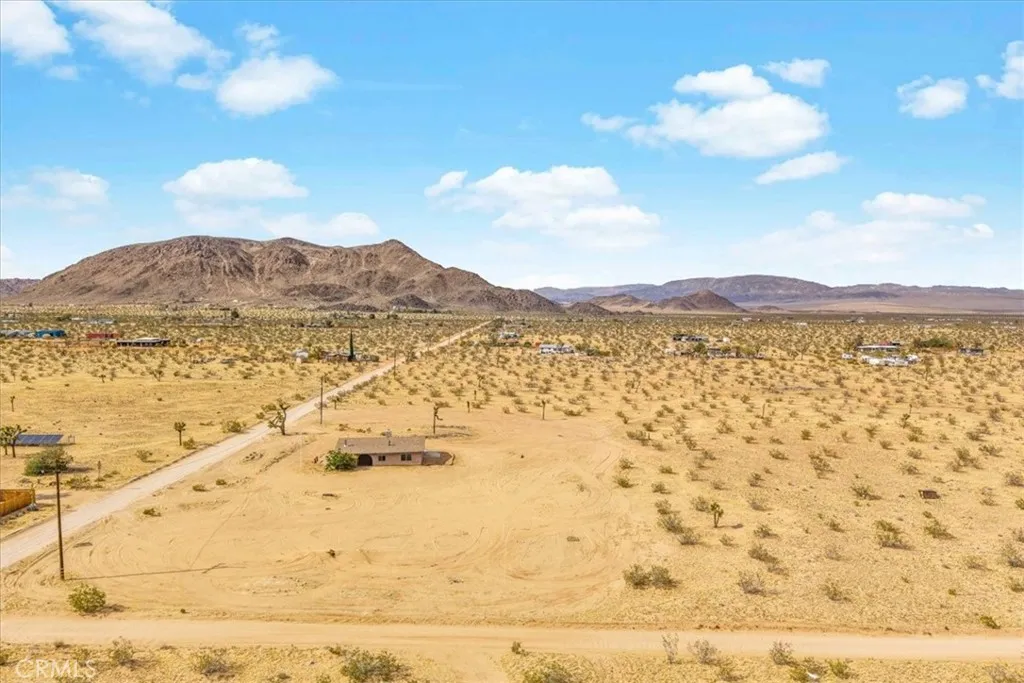 59724 Stearman Road, Landers, California 92285 home-pic-23