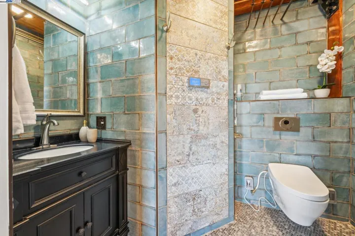 6105 San Pablo Ave 406, Oakland, California 94608