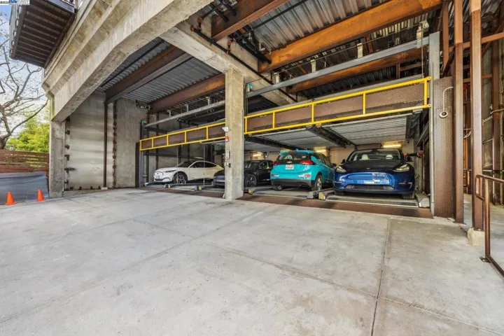 6105 San Pablo Ave 406, Oakland, California 94608