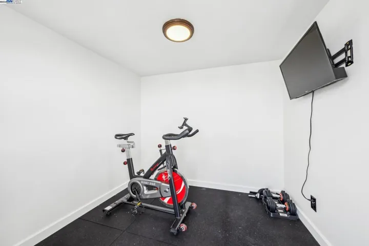 6105 San Pablo Ave 406, Oakland, California 94608