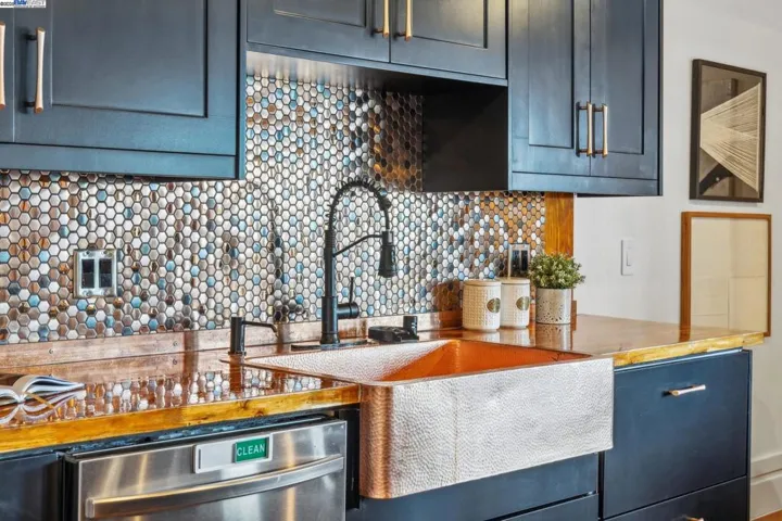 6105 San Pablo Ave 406, Oakland, California 94608