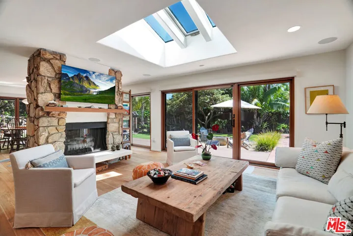 30612 Sicomoro Drive, Malibu, California 90265