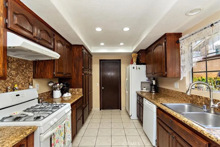 1950 Pine Crest Drive, Corona, California 92882