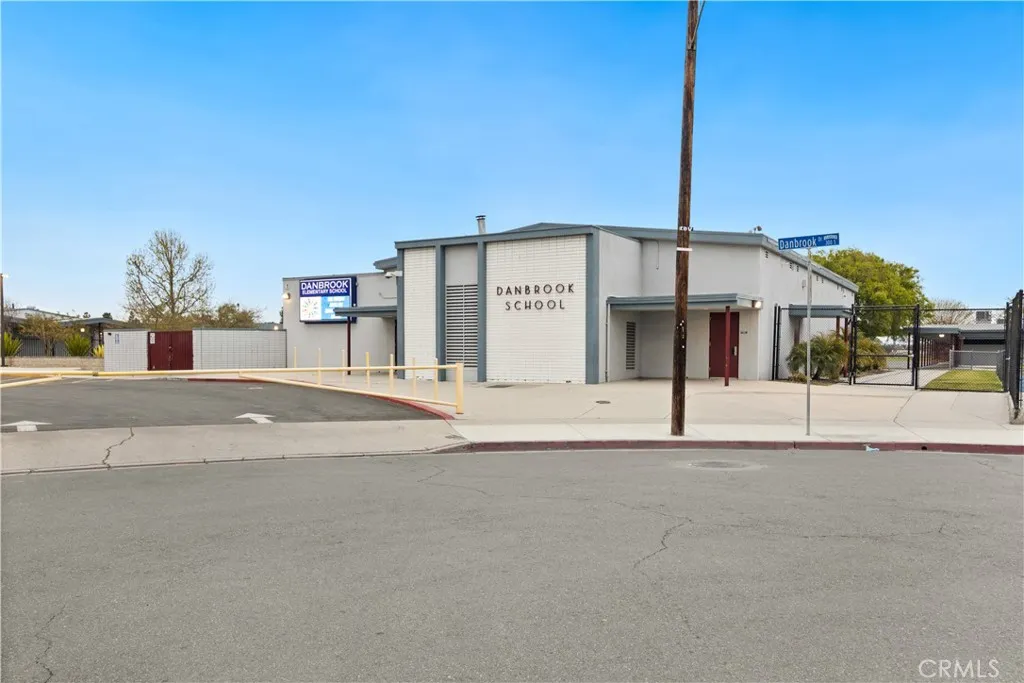 3402 W Danbrook Avenue, Anaheim, California 92804 home-pic-25