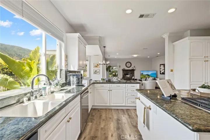1450 Baldy View Circle, Corona, California 92882