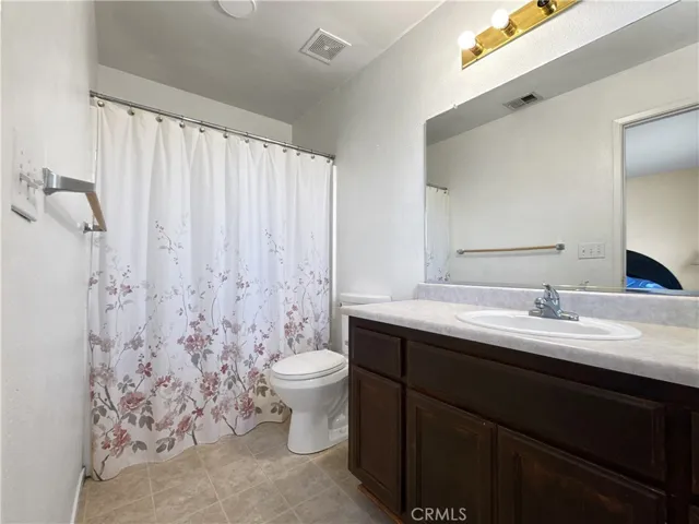 MASTER BEDROOM BATHROOM