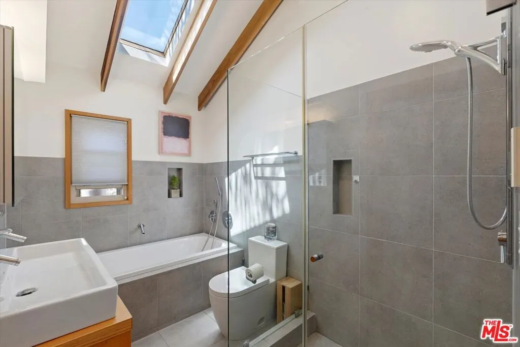 12301 Stanwood Drive, Los Angeles, California 90066 home-pic-23