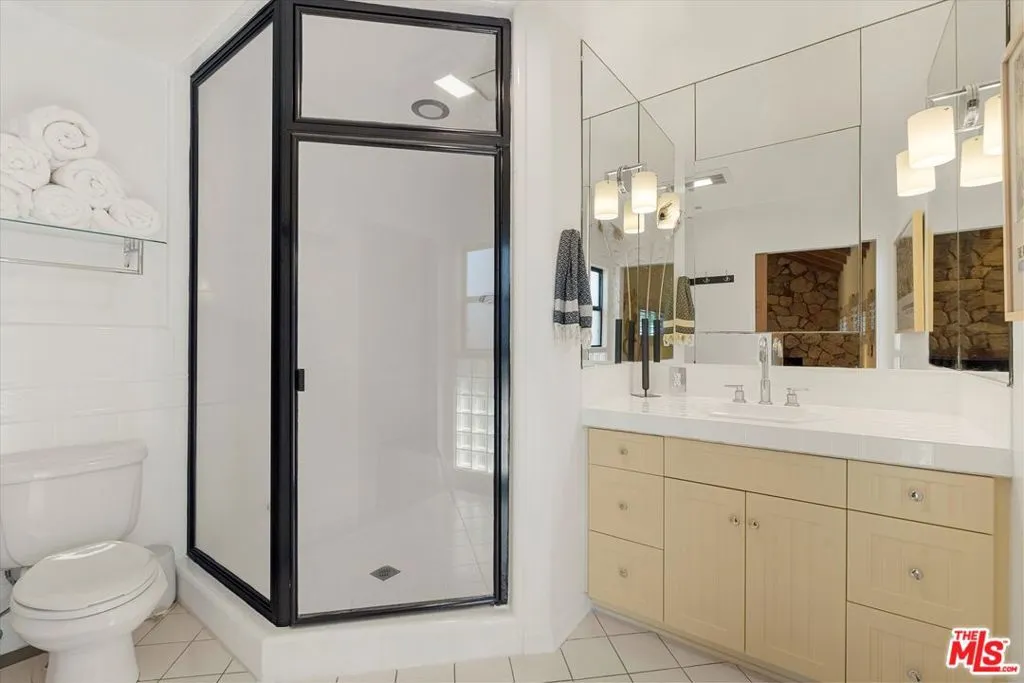 12301 Stanwood Drive, Los Angeles, California 90066 home-pic-20