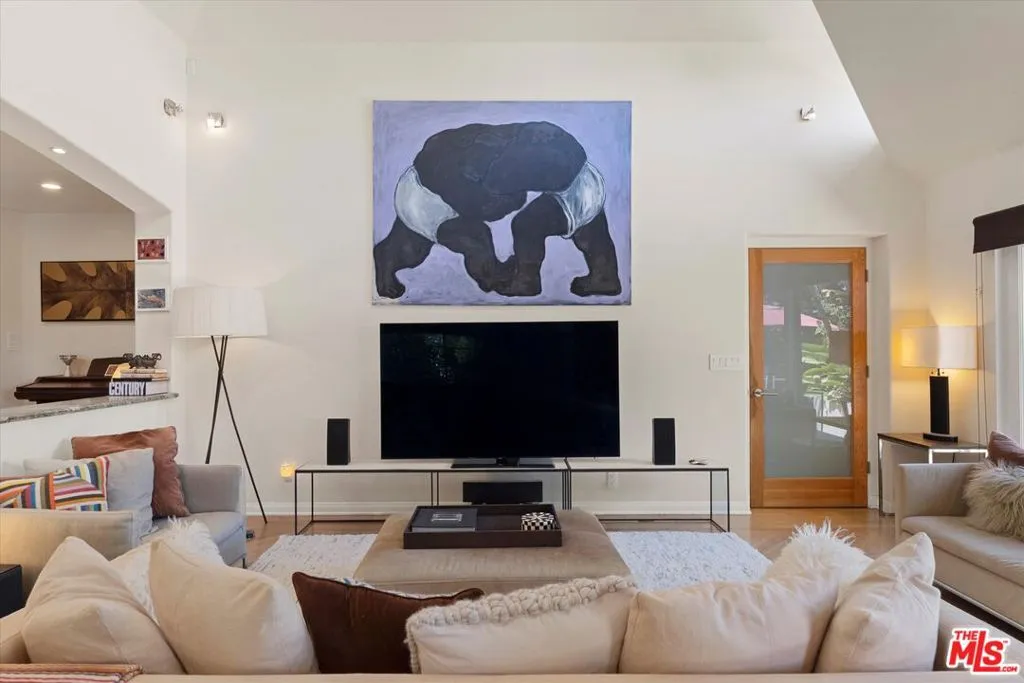 12301 Stanwood Drive, Los Angeles, California 90066 home-pic-14