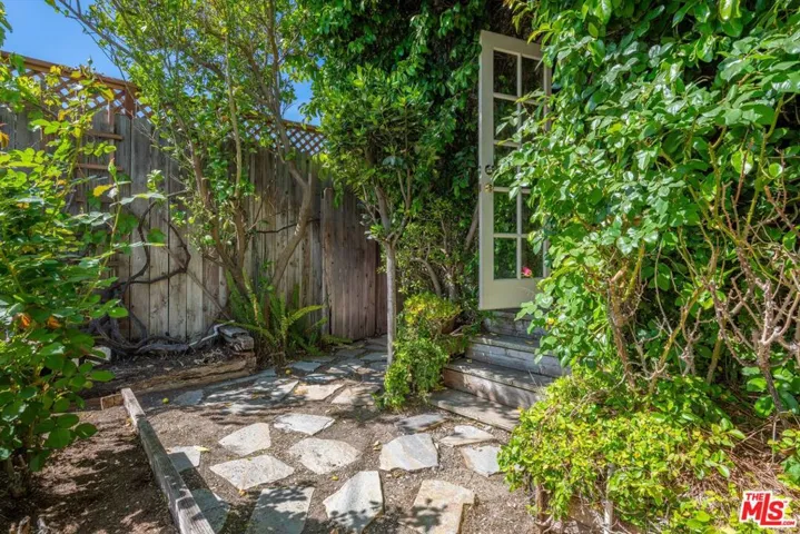 5662 Airdrome Street, Los Angeles, California 90019