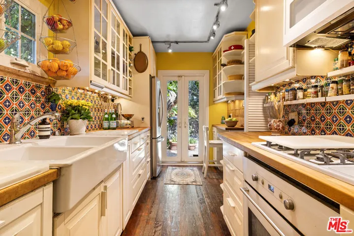 5662 Airdrome Street, Los Angeles, California 90019