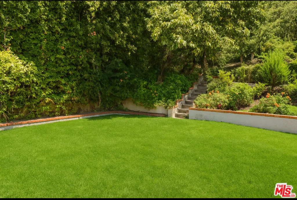 1060 Chantilly Road, Los Angeles, California 90077 home-pic-39