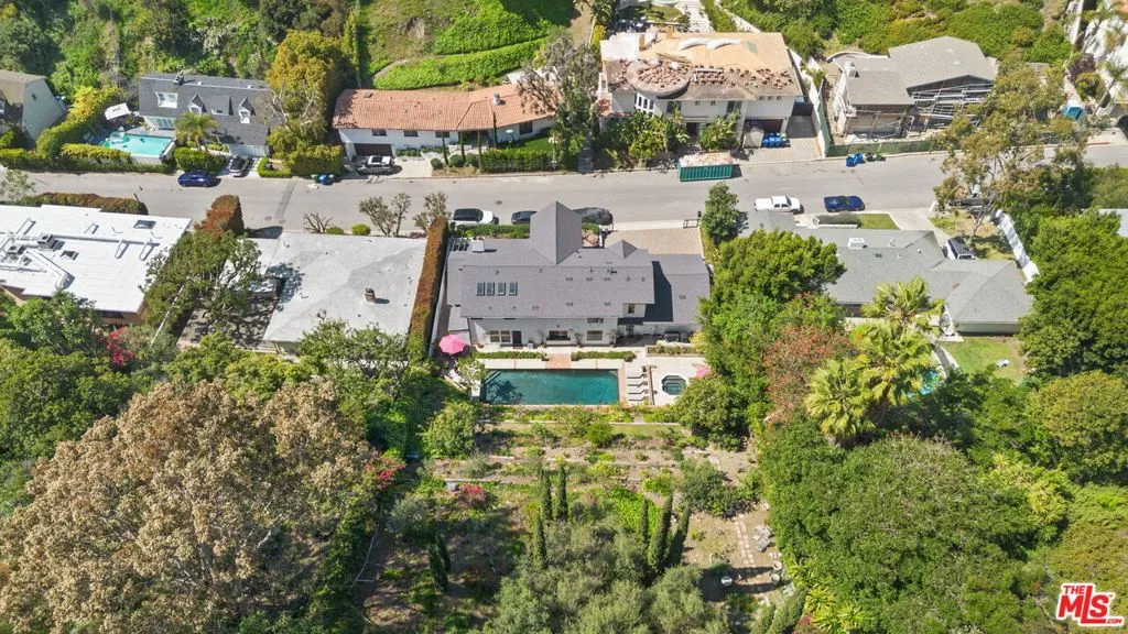 1060 Chantilly Road, Los Angeles, California 90077 home-pic-49