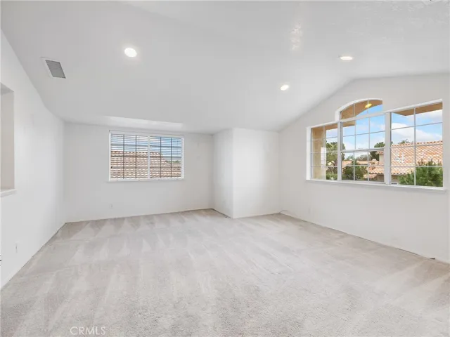 19185 Oak Street, Apple Valley, California 92308