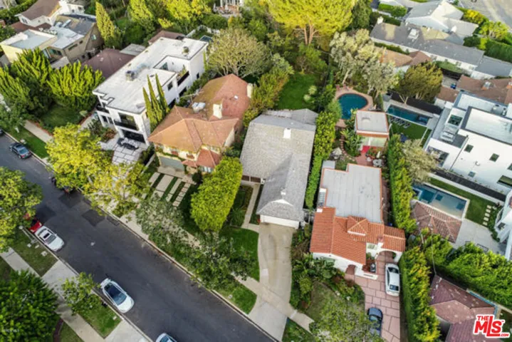 134 N Bowling Green Way, Los Angeles, California 90049