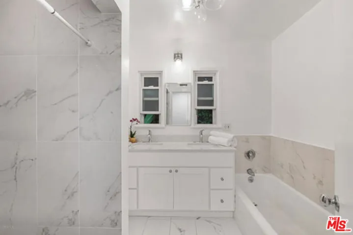 134 N Bowling Green Way, Los Angeles, California 90049