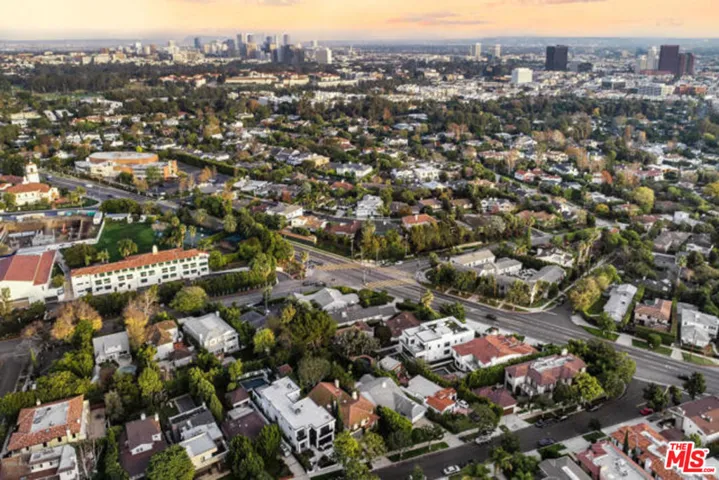 134 N Bowling Green Way, Los Angeles, California 90049