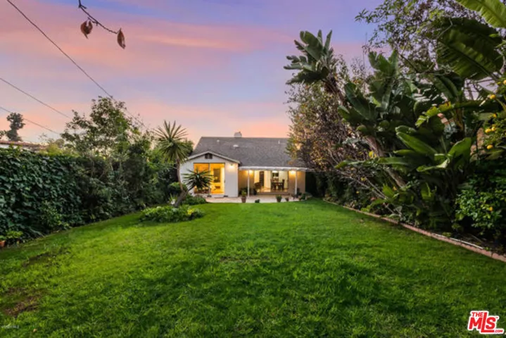 134 N Bowling Green Way, Los Angeles, California 90049