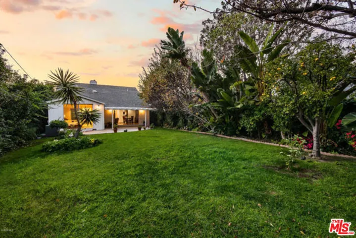 134 N Bowling Green Way, Los Angeles, California 90049