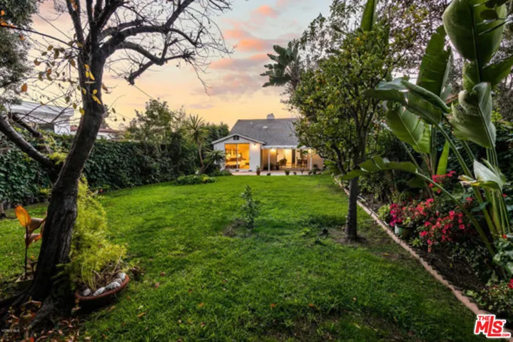 134 N Bowling Green Way, Los Angeles, California 90049