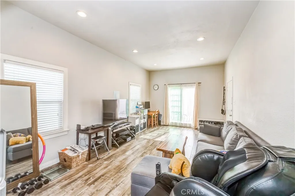 351 N Spaulding Avenue, Los Angeles, California 90036 home-pic-41