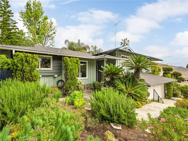 Landscaped split level Oasis