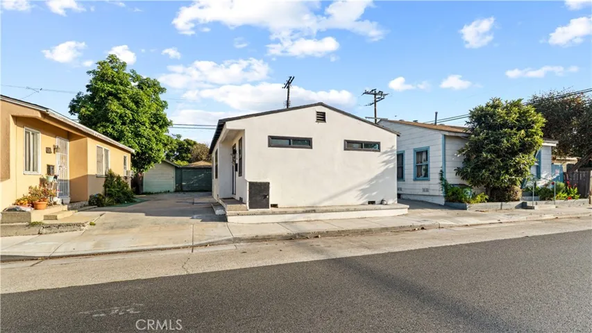 76 W Del Amo Boulevard, Long Beach, California 90805