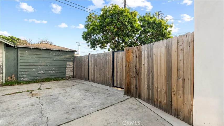 76 W Del Amo Boulevard, Long Beach, California 90805
