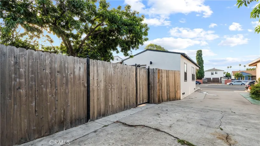 76 W Del Amo Boulevard, Long Beach, California 90805