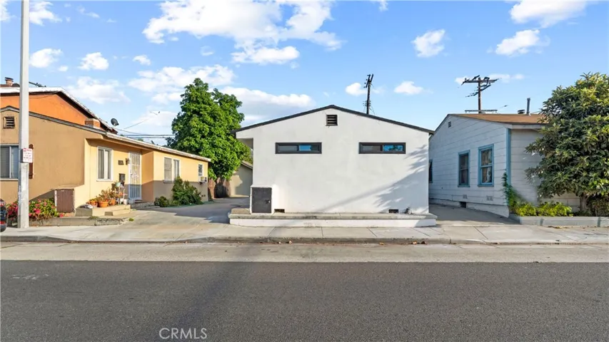 76 W Del Amo Boulevard, Long Beach, California 90805