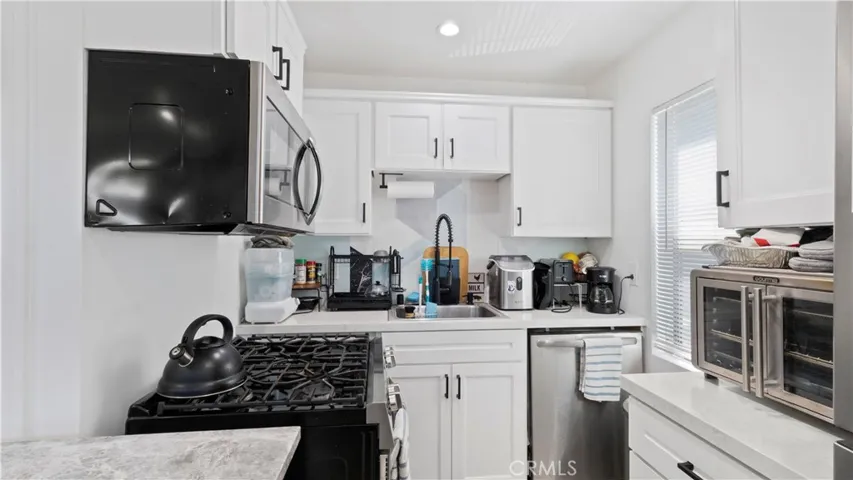 76 W Del Amo Boulevard, Long Beach, California 90805