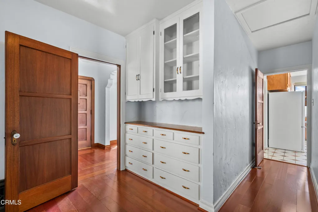 1513 E Garfield Avenue, Glendale, California 91205 home-pic-14