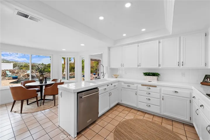 613 Calle Juarez, San Clemente, California 92673