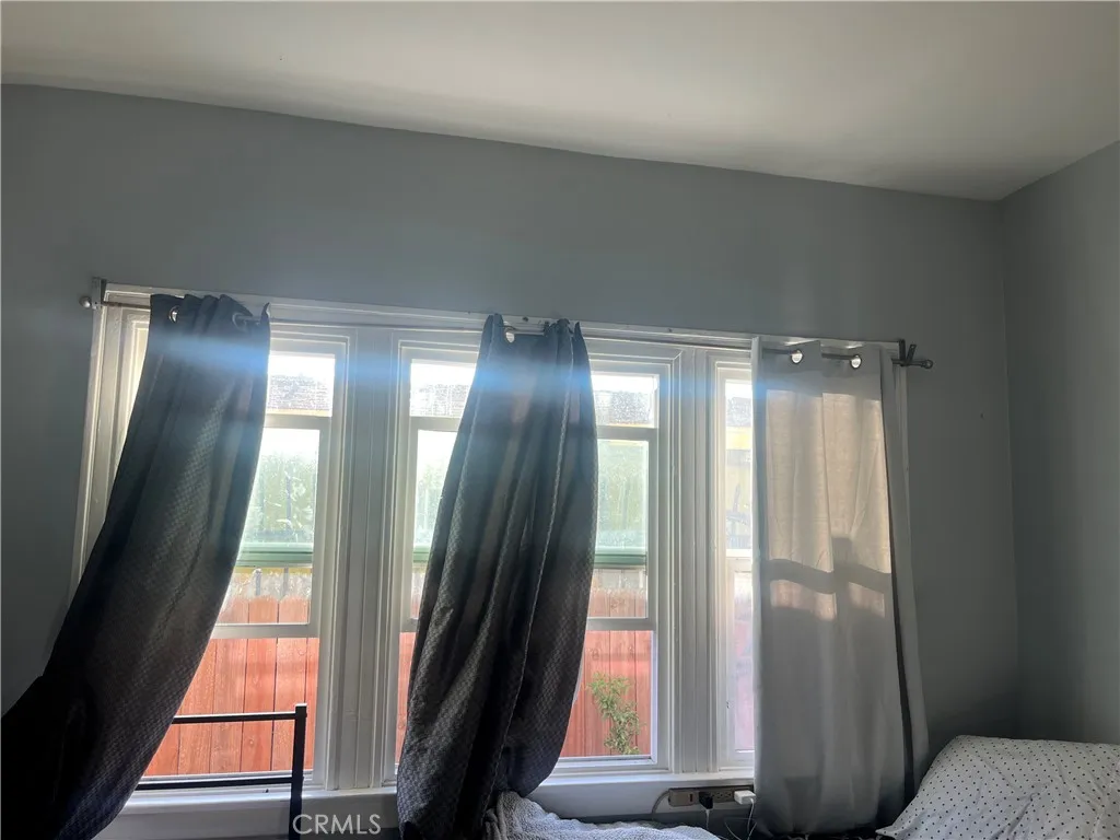 2245 W 27th Ave, Los Angeles, California 90018 home-pic-15