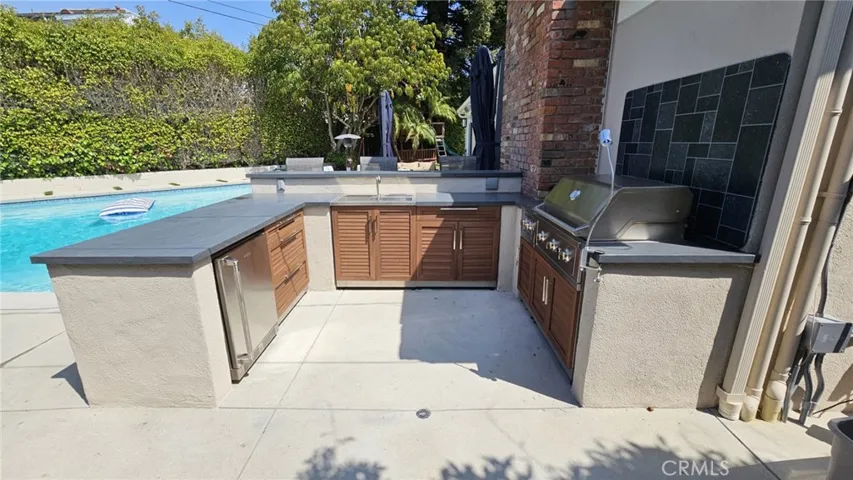 Outdoor Kitchen