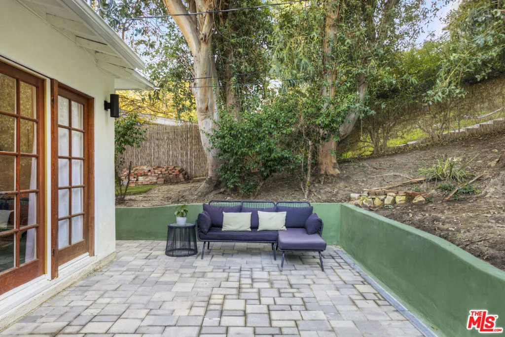 5131 Tendilla Avenue, Woodland Hills, California 91364 home-pic-31