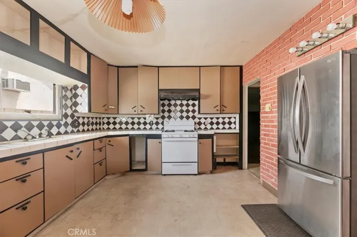 2123 La Verne Avenue, Highland, California 92346